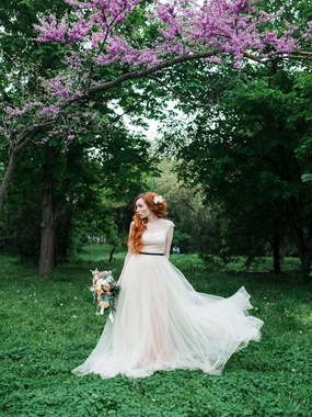 Свадебное платье Daria. Силуэт А-силуэт. Цвет Айвори / Капучино, Персик / Оранжевый. Вид 1