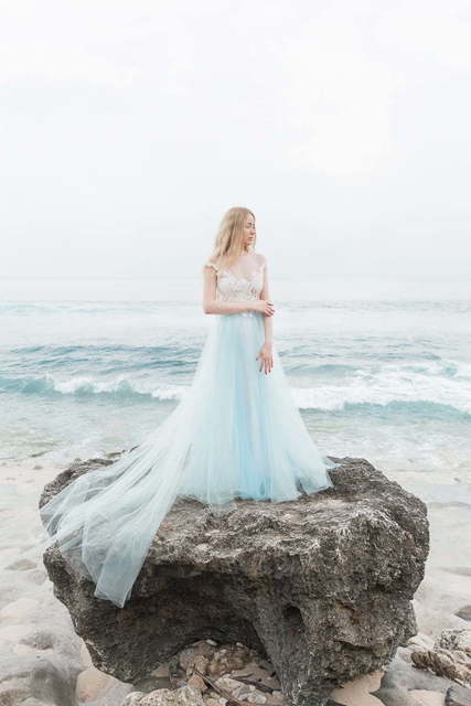 Свадебное платье Aquamarine. Силуэт А-силуэт. Цвет Белый / Молочный, Голубой / Синий. Вид 1
