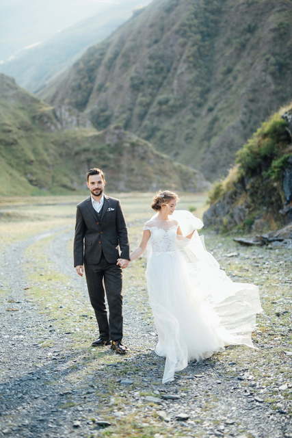 Свадебное платье Aquamarine. Силуэт А-силуэт. Цвет Белый / Молочный, Голубой / Синий. Вид 3