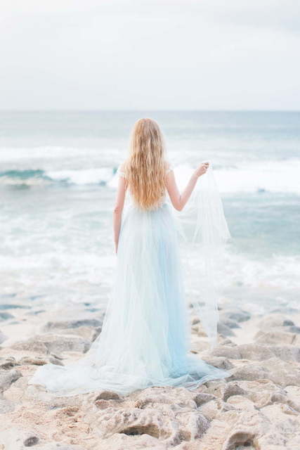 Свадебное платье Aquamarine. Силуэт А-силуэт. Цвет Белый / Молочный, Голубой / Синий. Вид 4