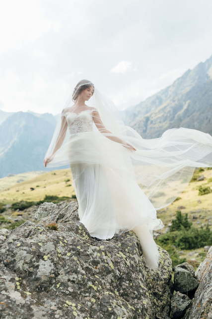 Свадебное платье Aquamarine. Силуэт А-силуэт. Цвет Белый / Молочный, Голубой / Синий. Вид 5