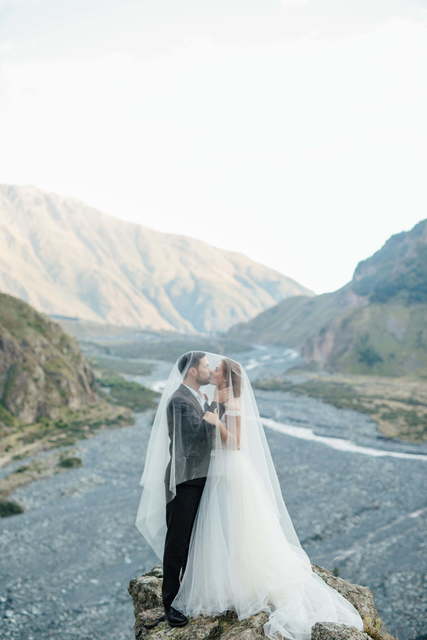 Свадебное платье Aquamarine. Силуэт А-силуэт. Цвет Белый / Молочный, Голубой / Синий. Вид 8