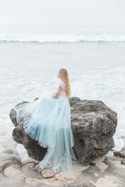 Свадебное платье Aquamarine. Силуэт А-силуэт. Цвет Белый / Молочный, Голубой / Синий. Вид 10