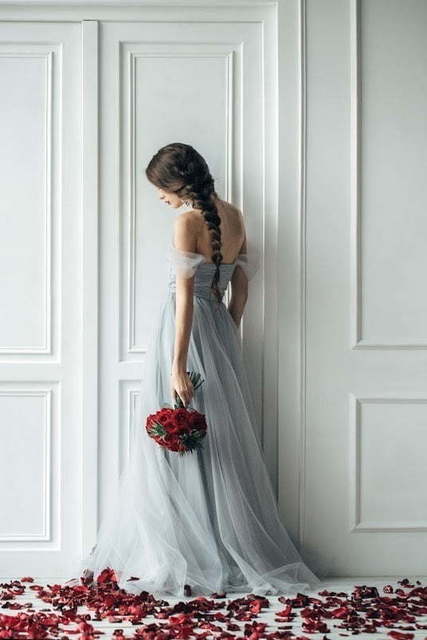 Свадебное платье Iris. Силуэт А-силуэт. Цвет Белый / Молочный, Голубой / Синий, Красный / Марсала, Пепельный / Металлик. Вид 2