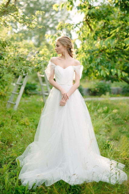 Свадебное платье Iris. Силуэт А-силуэт. Цвет Белый / Молочный, Голубой / Синий, Красный / Марсала, Пепельный / Металлик. Вид 3