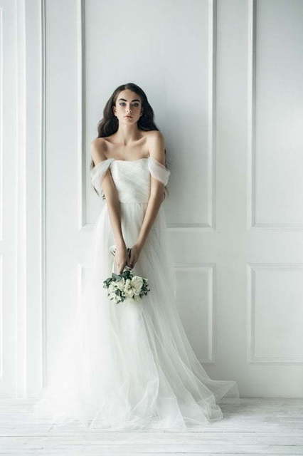 Свадебное платье Iris. Силуэт А-силуэт. Цвет Белый / Молочный, Голубой / Синий, Красный / Марсала, Пепельный / Металлик. Вид 8