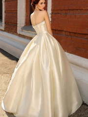 Свадебное платье Альбертина. Силуэт Пышное, А-силуэт. Цвет Айвори / Капучино. Вид 2