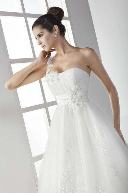 Свадебное платье Casandra. Силуэт Пышное, А-силуэт. Цвет Белый / Молочный. Вид 3