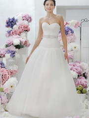 Свадебное платье Maura. Силуэт А-силуэт. Цвет Белый / Молочный. Вид 1