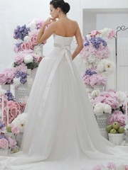 Свадебное платье Maura. Силуэт А-силуэт. Цвет Белый / Молочный. Вид 2