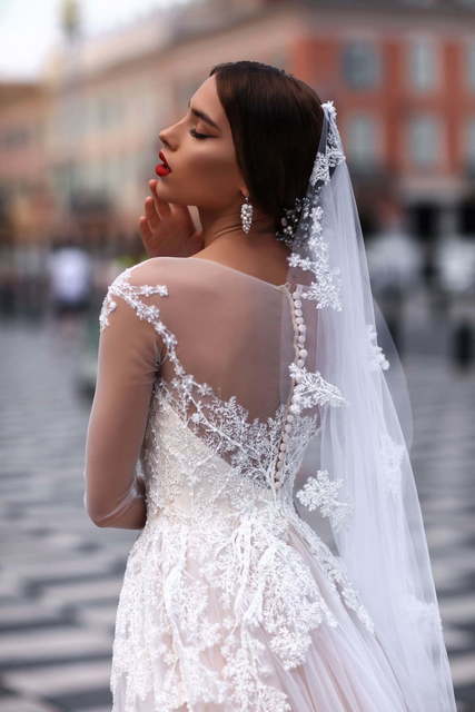 Свадебное платье Dolores. Силуэт А-силуэт. Цвет Айвори / Капучино, Персик / Оранжевый, оттенки Розового. Вид 2