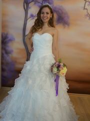 Свадебное платье 2010. Силуэт А-силуэт. Цвет Белый / Молочный. Вид 1