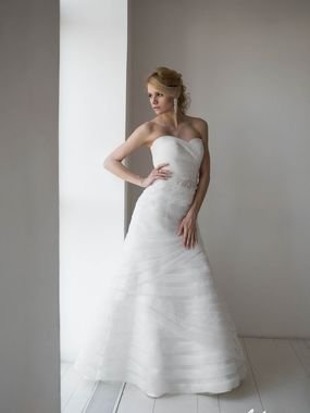 Свадебное платье 2012. Силуэт А-силуэт. Цвет Белый / Молочный. Вид 1