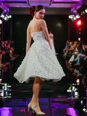 Свадебное платье Avgostina. Силуэт А-силуэт. Цвет Белый / Молочный, Айвори / Капучино. Вид 2