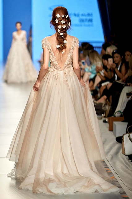 Свадебное платье Bertina. Силуэт А-силуэт. Цвет Айвори / Капучино, Персик / Оранжевый. Вид 2