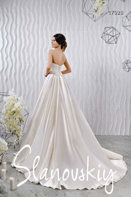 Свадебное платье 17028. Силуэт Пышное, А-силуэт. Цвет Айвори / Капучино, Белый / Молочный. Вид 2