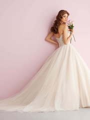 Свадебное платье 2710. Силуэт Пышное, А-силуэт. Цвет Айвори / Капучино, Персик / Оранжевый. Вид 2