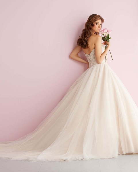 Свадебное платье 2710. Силуэт Пышное, А-силуэт. Цвет Айвори / Капучино, Персик / Оранжевый. Вид 2