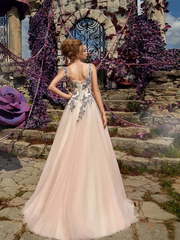 Свадебное платье Marilyn. Силуэт А-силуэт, Прямое. Цвет Пепельный / Металлик, оттенки Розового, Лавандовый / Фиолетовый. Вид 2