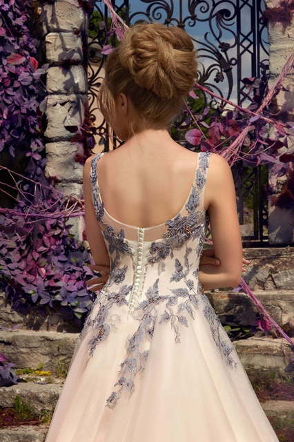 Свадебное платье Marilyn. Силуэт А-силуэт, Прямое. Цвет Лавандовый / Фиолетовый, Пепельный / Металлик, оттенки Розового. Вид 4