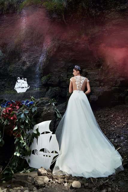 Свадебное платье Мансура. Силуэт А-силуэт. Цвет Белый / Молочный. Вид 2