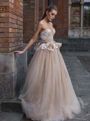 Свадебное платье 05 B05. Силуэт Пышное, А-силуэт. Цвет Айвори / Капучино. Вид 1