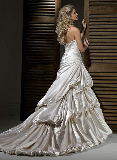 Свадебное платье Montana. Силуэт Пышное, А-силуэт. Цвет Айвори / Капучино, Белый / Молочный. Вид 2