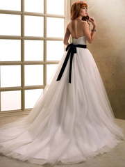 Свадебное платье M002. Силуэт А-силуэт. Цвет Белый / Молочный. Вид 2