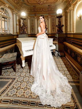 Свадебное платье Reyna. Силуэт А-силуэт, Прямое. Цвет Белый / Молочный. Вид 2