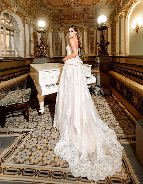 Свадебное платье Reyna. Силуэт А-силуэт, Прямое. Цвет Белый / Молочный. Вид 2