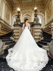 Свадебное платье Amira. Силуэт А-силуэт. Цвет Белый / Молочный. Вид 2