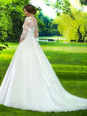 Свадебное платье Vdohnovenie. Силуэт А-силуэт. Цвет Белый / Молочный. Вид 2