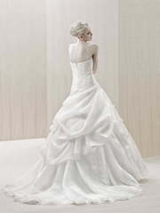 Свадебное платье Erume. Силуэт А-силуэт. Цвет Белый / Молочный. Вид 2