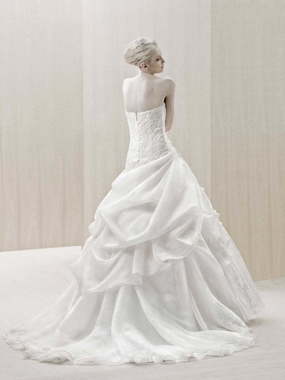 Свадебное платье Erume. Силуэт А-силуэт. Цвет Белый / Молочный. Вид 2