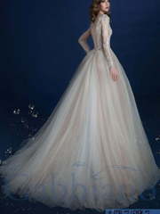 Свадебное платье Лаен 2. Силуэт А-силуэт, Рыбка. Цвет Айвори / Капучино. Вид 2