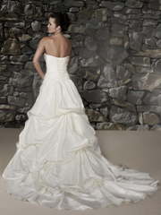 Свадебное платье 70227. Силуэт А-силуэт. Цвет Белый / Молочный, Айвори / Капучино. Вид 2