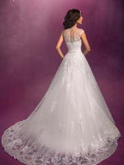 Свадебное платье Вернелия. Силуэт А-силуэт. Цвет Белый / Молочный. Вид 2