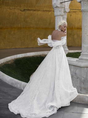 Свадебное платье Confident Hibiscus. Силуэт А-силуэт. Цвет Белый / Молочный. Вид 2