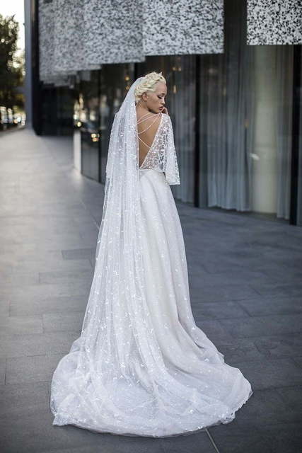 Свадебное платье Glowing Geranium. Силуэт А-силуэт. Цвет Белый / Молочный. Вид 3