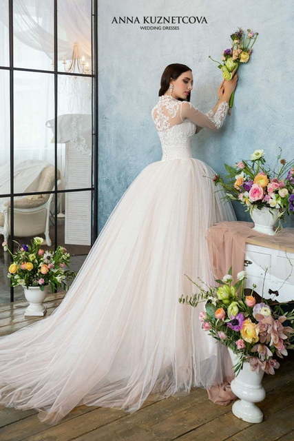 Свадебное платье Зефирайн. Силуэт Пышное. Цвет Белый / Молочный, Персик / Оранжевый, оттенки Розового. Вид 2