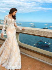 Свадебное платье Rian. Силуэт Рыбка. Цвет Белый / Молочный, Айвори / Капучино, Персик / Оранжевый. Вид 1