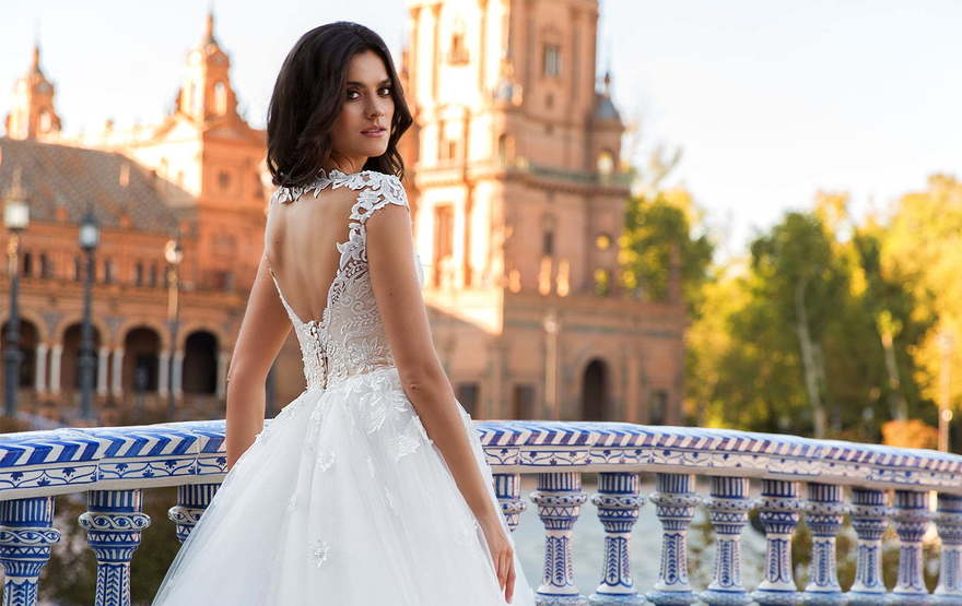 Свадебное платье Helena. Силуэт Пышное. Цвет Айвори / Капучино, Белый / Молочный. Вид 3