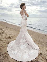 Свадебное платье Golden Hind. Силуэт Прямое, Рыбка. Цвет Айвори / Капучино, оттенки Розового. Вид 2