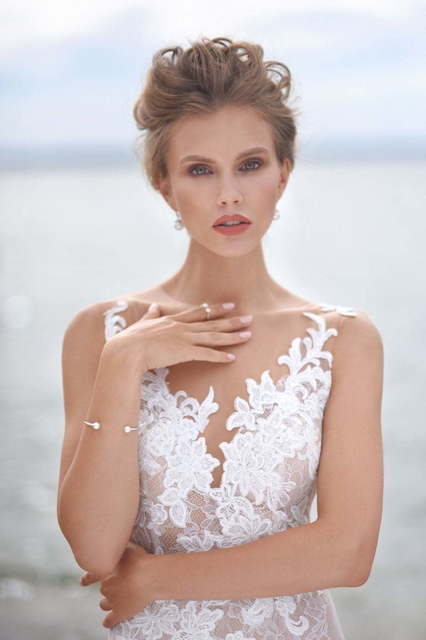 Свадебное платье Golden Hind. Силуэт Рыбка, Прямое. Цвет Айвори / Капучино, оттенки Розового. Вид 3