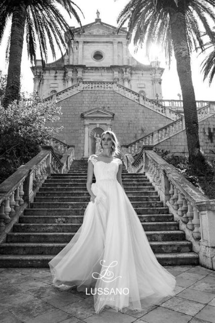 Свадебное платье Mia. Силуэт Прямое. Цвет Белый / Молочный. Вид 3