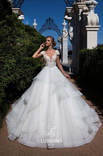 Свадебное платье Dior. Силуэт Пышное. Цвет Белый / Молочный. Вид 1