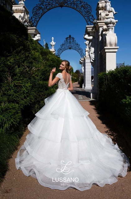 Свадебное платье Dior. Силуэт Пышное. Цвет Белый / Молочный. Вид 2