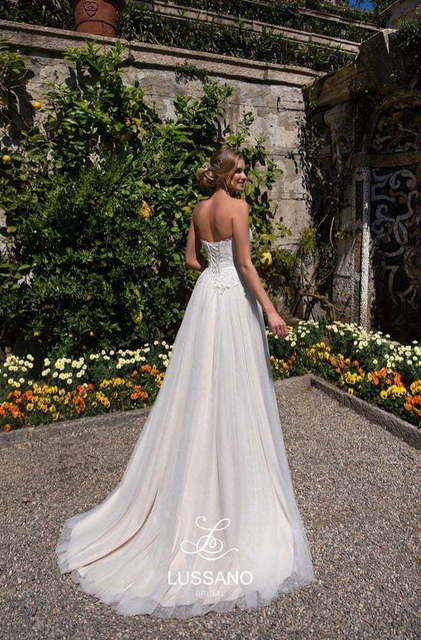 Свадебное платье Daria. Силуэт Прямое. Цвет Белый / Молочный, Пепельный / Металлик, оттенки Розового. Вид 2