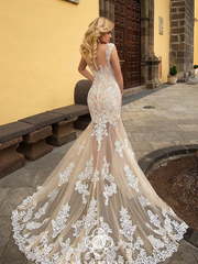 Свадебное платье Leonelle. Силуэт Рыбка. Цвет Айвори / Капучино, Персик / Оранжевый. Вид 1