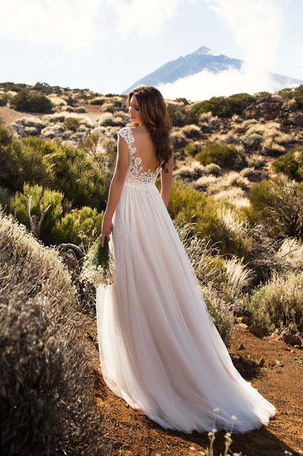 Свадебное платье Shelby. Силуэт Прямое. Цвет Белый / Молочный, оттенки Розового. Вид 2